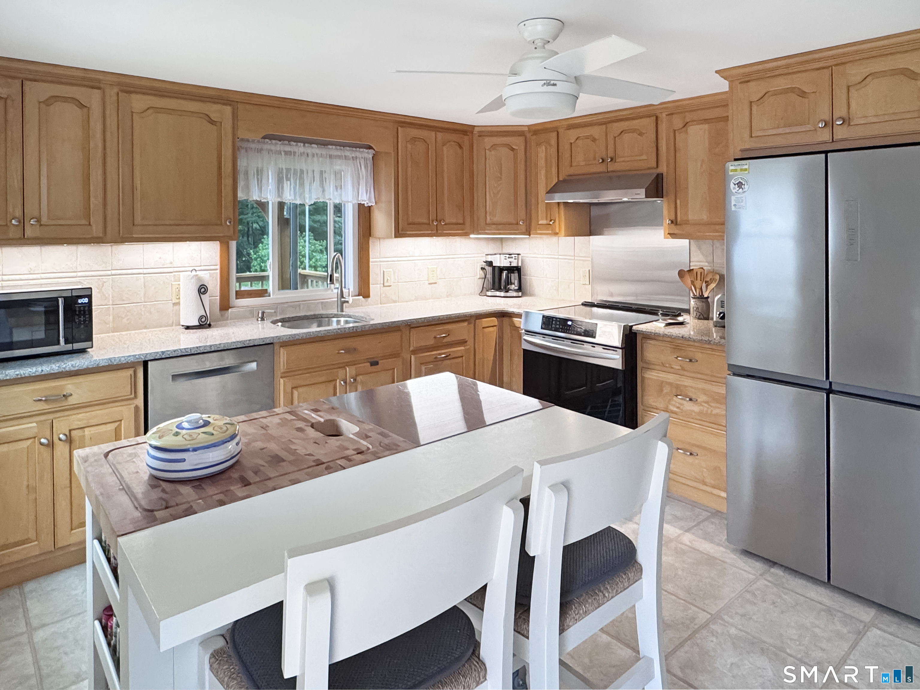95 Stoddards Wharf Road Ledyard, CT 06339 - Photo 6 of 36 Kitchen with newer appliances