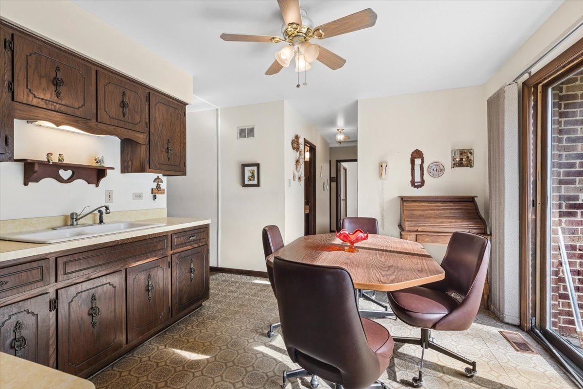 24821 South Michaels Street Crete, IL 60417 - Photo 8 of 25