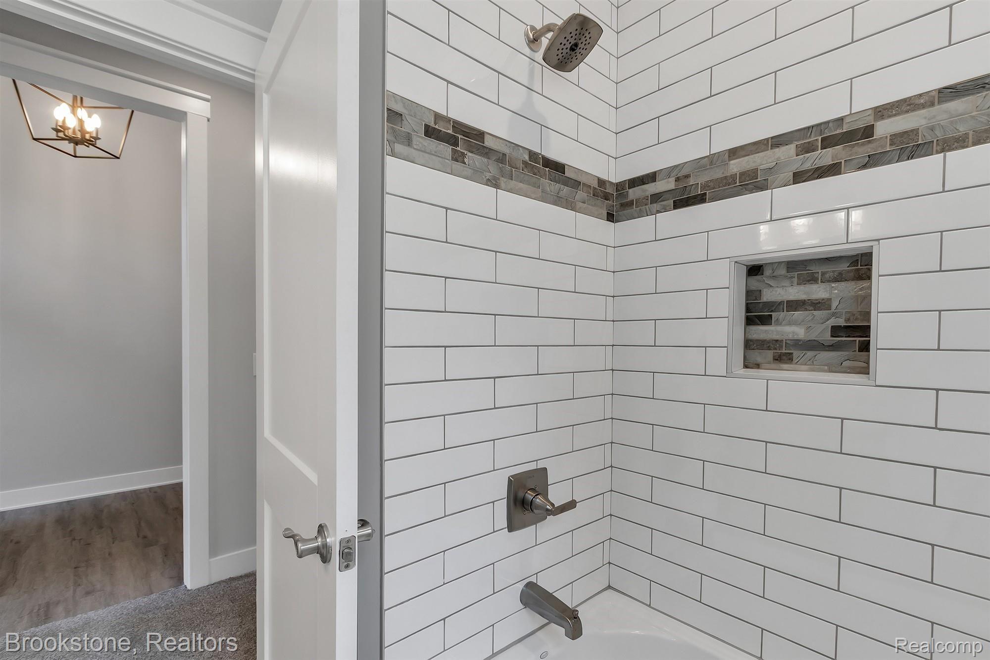 3361 Bathurst Avenue Rochester, MI 48309 - Photo 27 of 46 24-3361 Bathhurst -windowstill-real.jpg