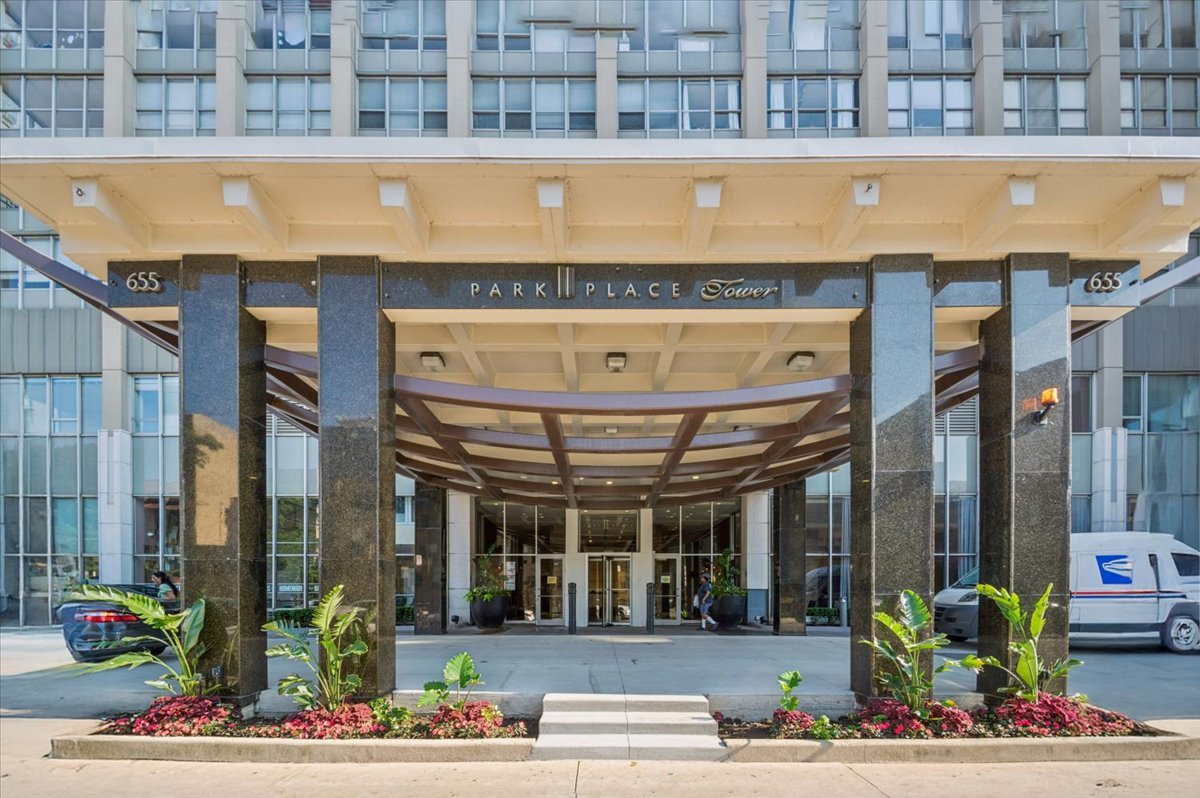 655 West Irving Park Road, Unit 402 Chicago, IL 60613 - Photo 2 of 22