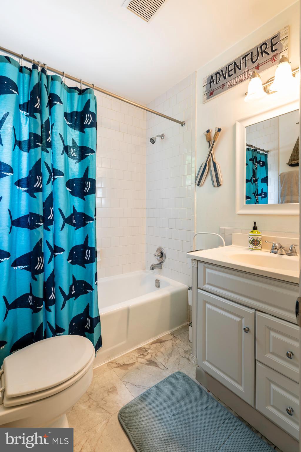 7727 Hayfield Road Alexandria, VA 22315 - Photo 49 of 77 Upper Level Full Bathroom with Tub