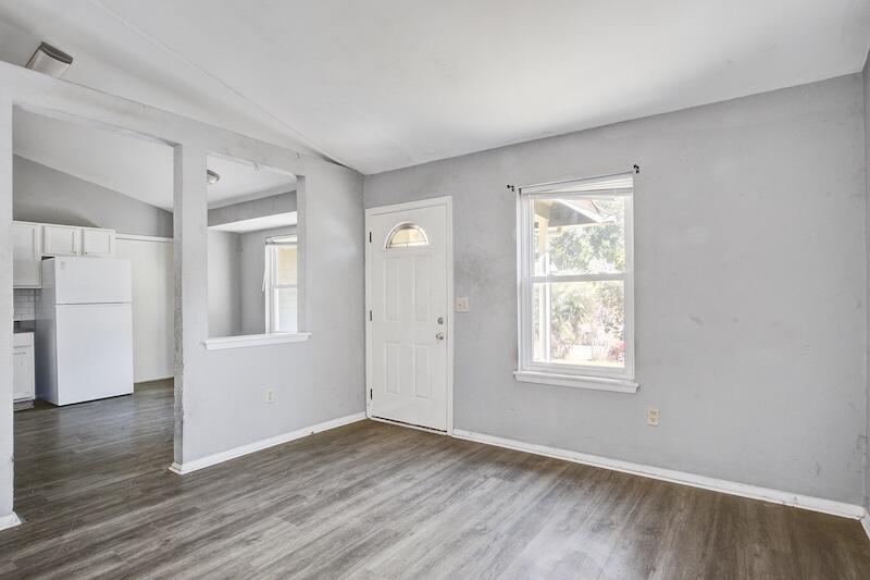 108 Mickler Drive Ladson, SC 29456 - Photo 6 of 39 108 (13)