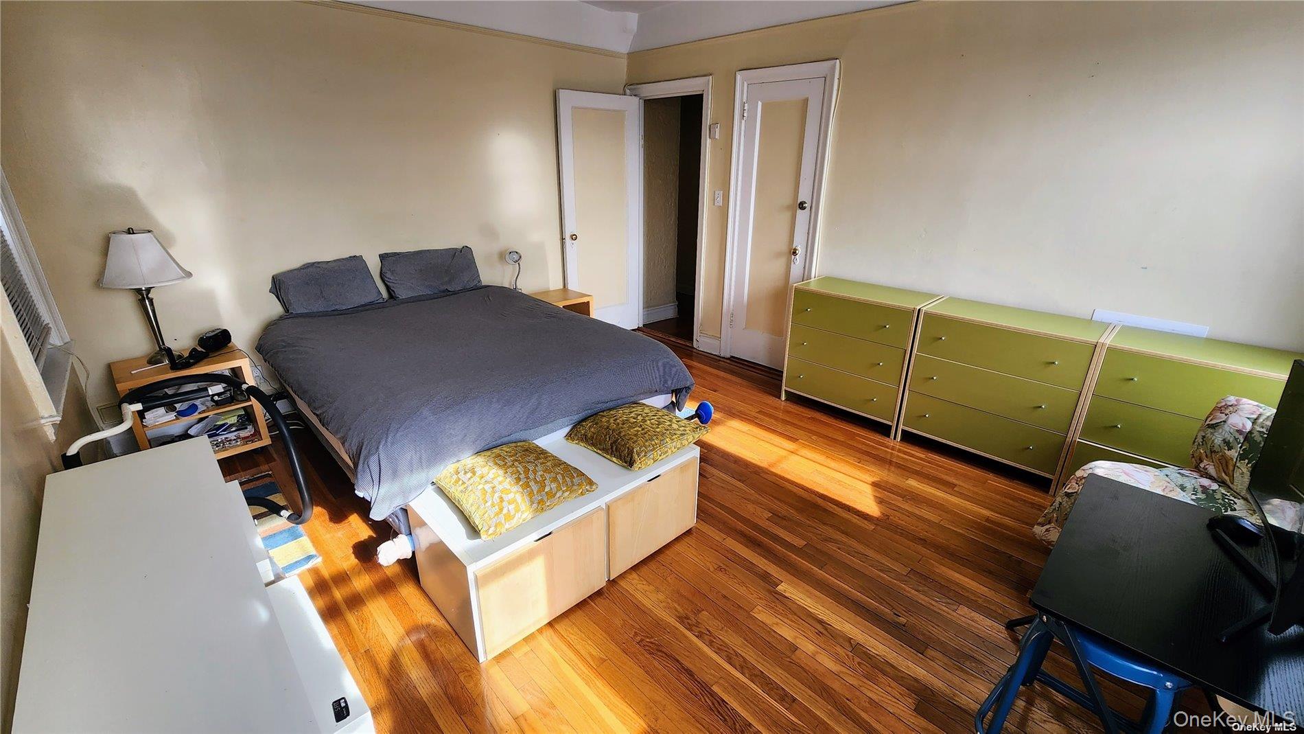 4 Maple Drive, Unit 6H Great Neck, NY 11021 - Photo 12 of 14 a bedroom with bed and a window