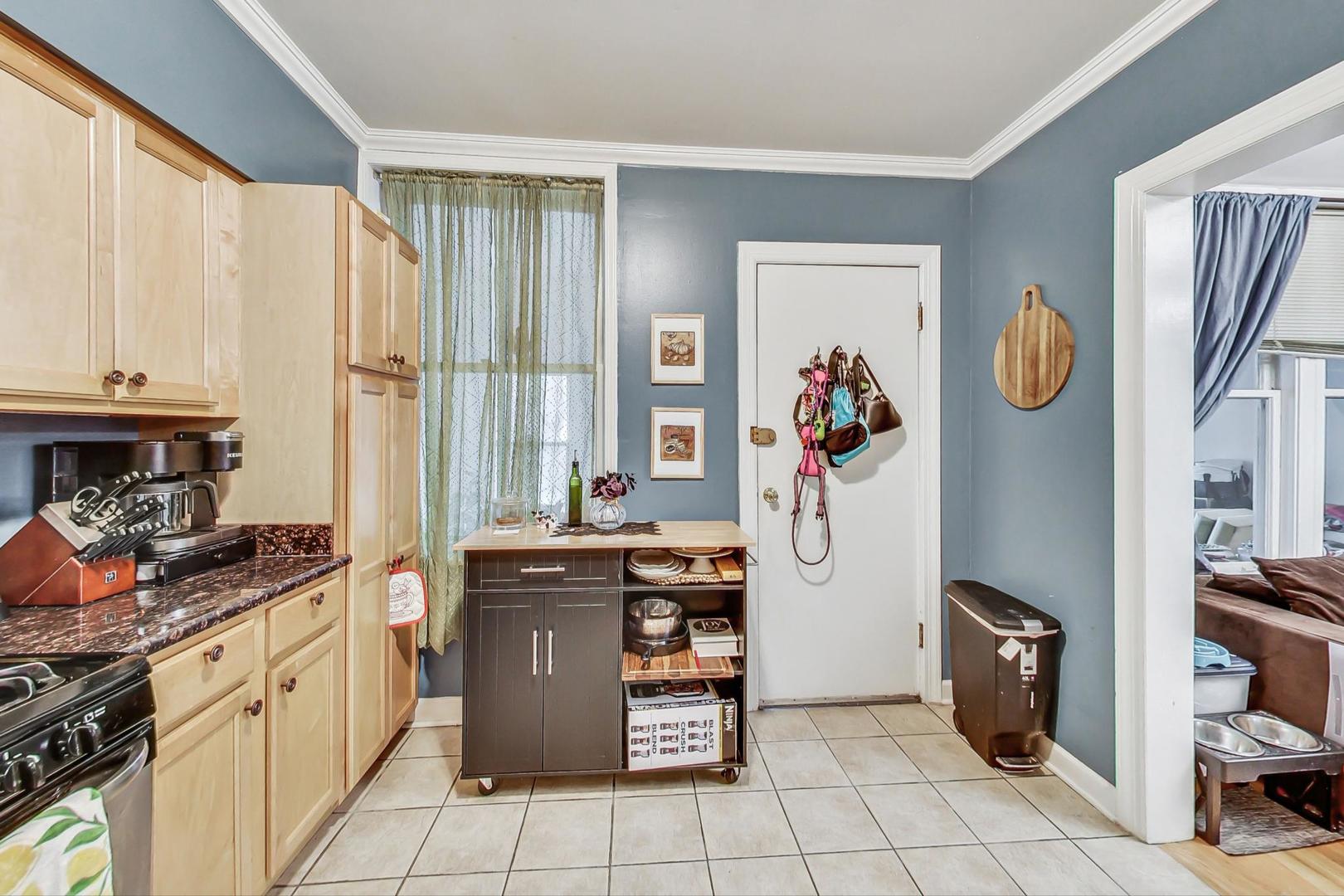 1460 West Irving Park Road Chicago, IL 60613 - Photo 11 of 49 Gallery Image 11