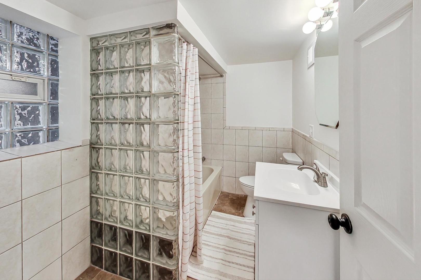 1460 West Irving Park Road Chicago, IL 60613 - Photo 42 of 49 Gallery Image 42