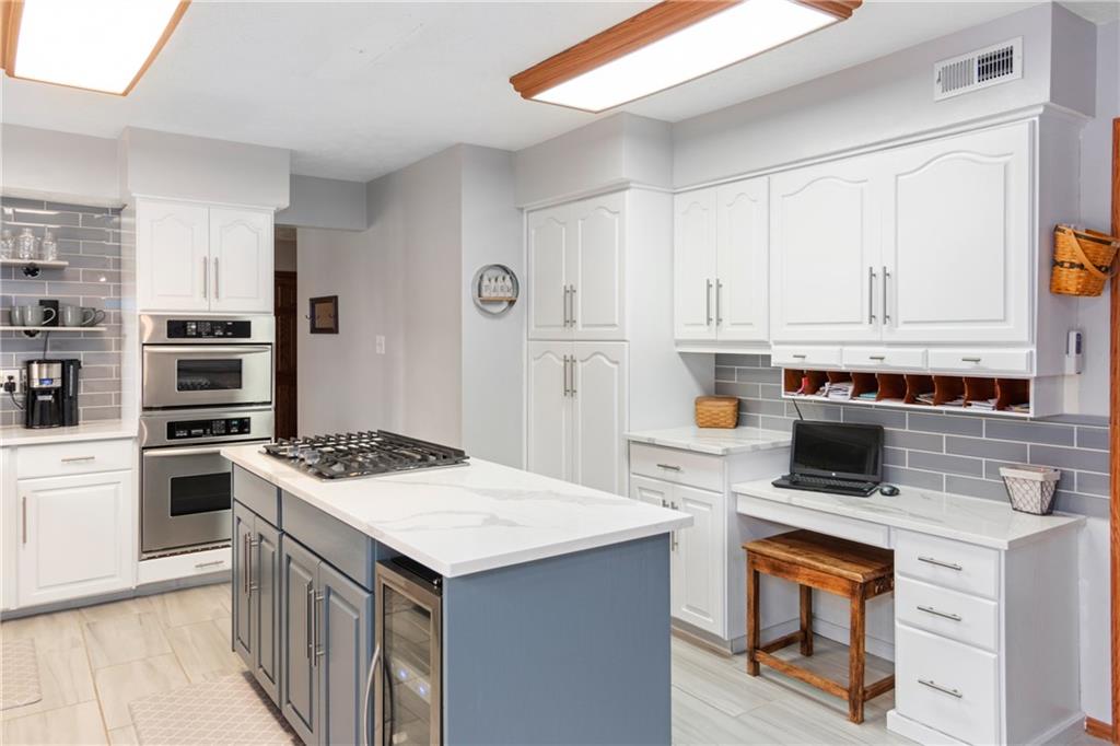 8221 South Mitthoeffer Road Indianapolis, IN 46259 - Photo 12 of 39 Gallery Image 12