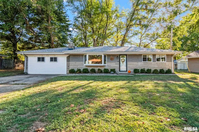 $210,000 | 1 Birch Drive, Chatham, IL 62629