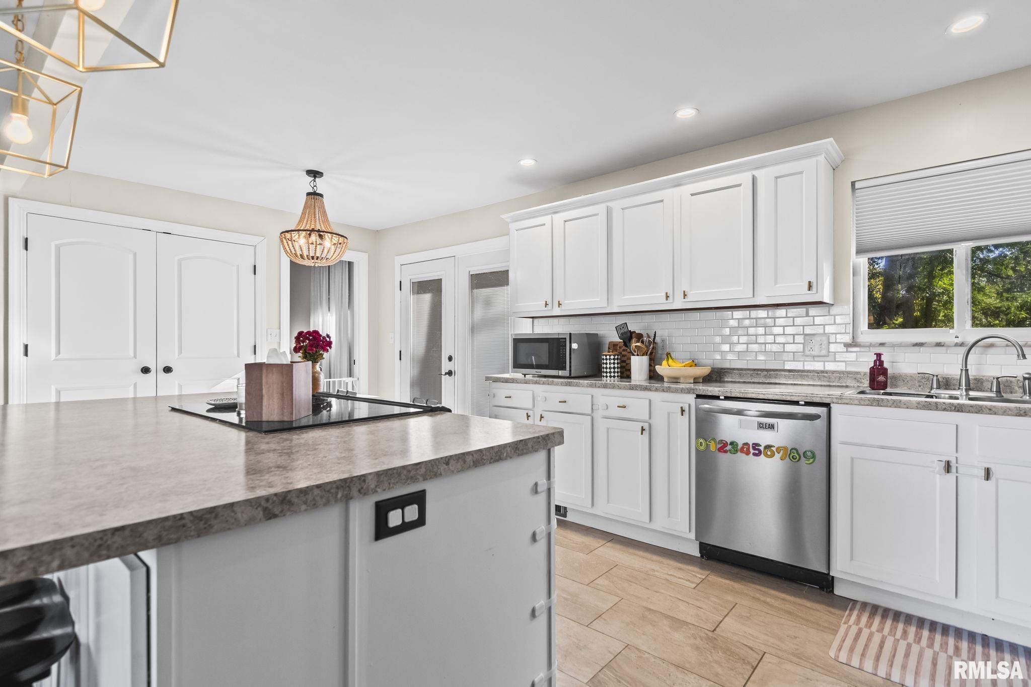 1 Birch Drive Chatham, IL 62629 - Photo 11 of 28