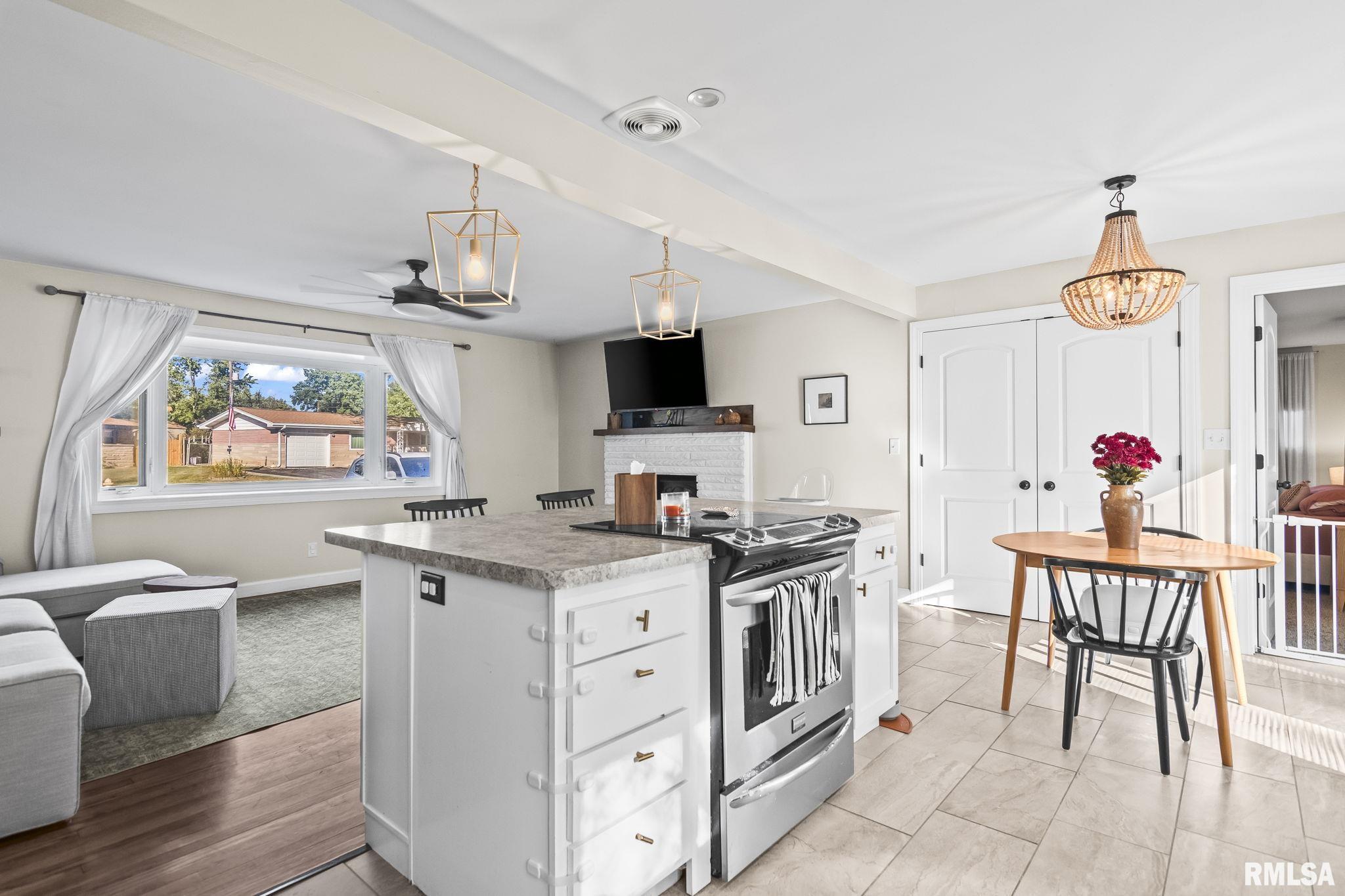 1 Birch Drive Chatham, IL 62629 - Photo 9 of 28