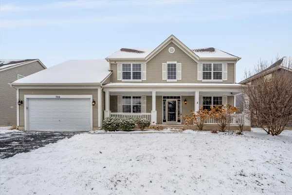 $3,500 | 706 Versailles Parkway, Oswego, IL 60543