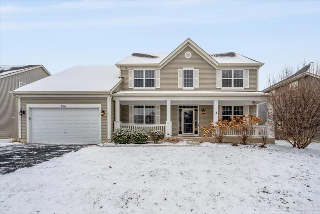 $3,500 | 706 Versailles Parkway, Oswego, IL 60543