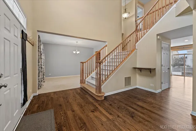 $3,500 | 706 Versailles Parkway, Oswego, IL 60543