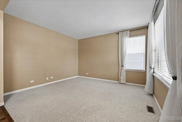 $3,500 | 706 Versailles Parkway, Oswego, IL 60543