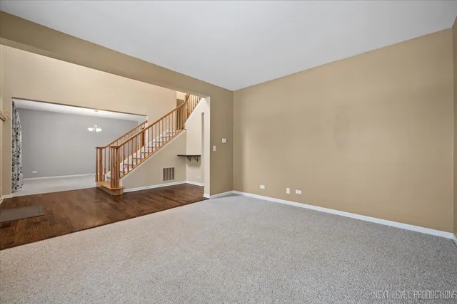 $3,500 | 706 Versailles Parkway, Oswego, IL 60543