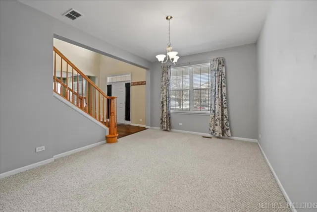 $3,500 | 706 Versailles Parkway, Oswego, IL 60543