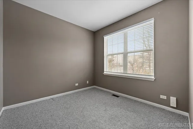 $3,500 | 706 Versailles Parkway, Oswego, IL 60543