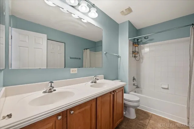 $3,500 | 706 Versailles Parkway, Oswego, IL 60543