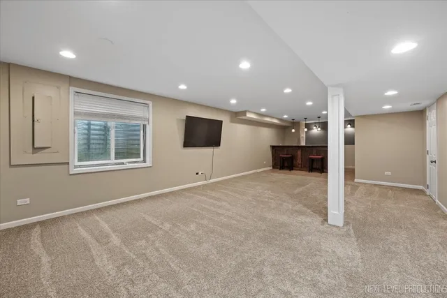 $3,500 | 706 Versailles Parkway, Oswego, IL 60543