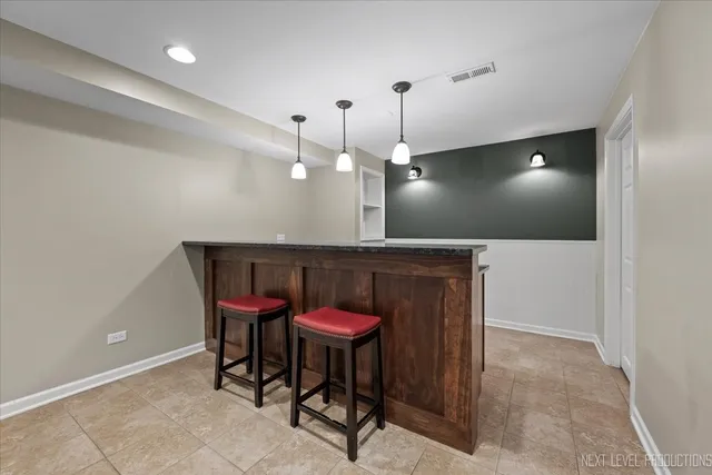 $3,500 | 706 Versailles Parkway, Oswego, IL 60543