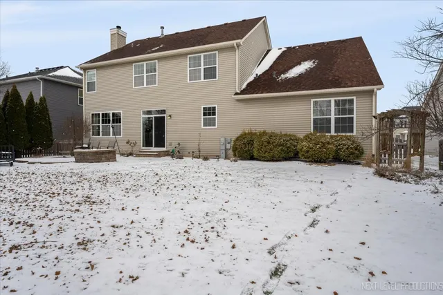 $3,500 | 706 Versailles Parkway, Oswego, IL 60543