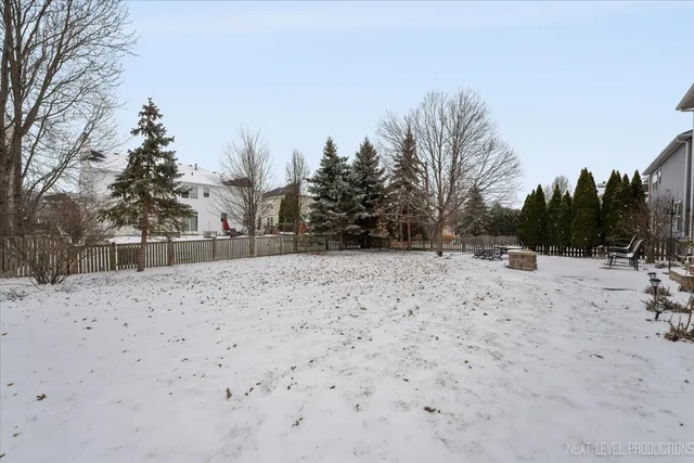 $3,500 | 706 Versailles Parkway, Oswego, IL 60543