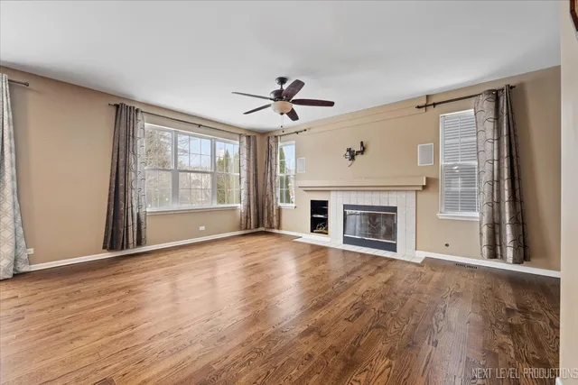 $3,500 | 706 Versailles Parkway, Oswego, IL 60543