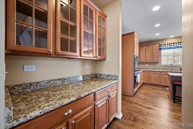 $3,500 | 706 Versailles Parkway, Oswego, IL 60543