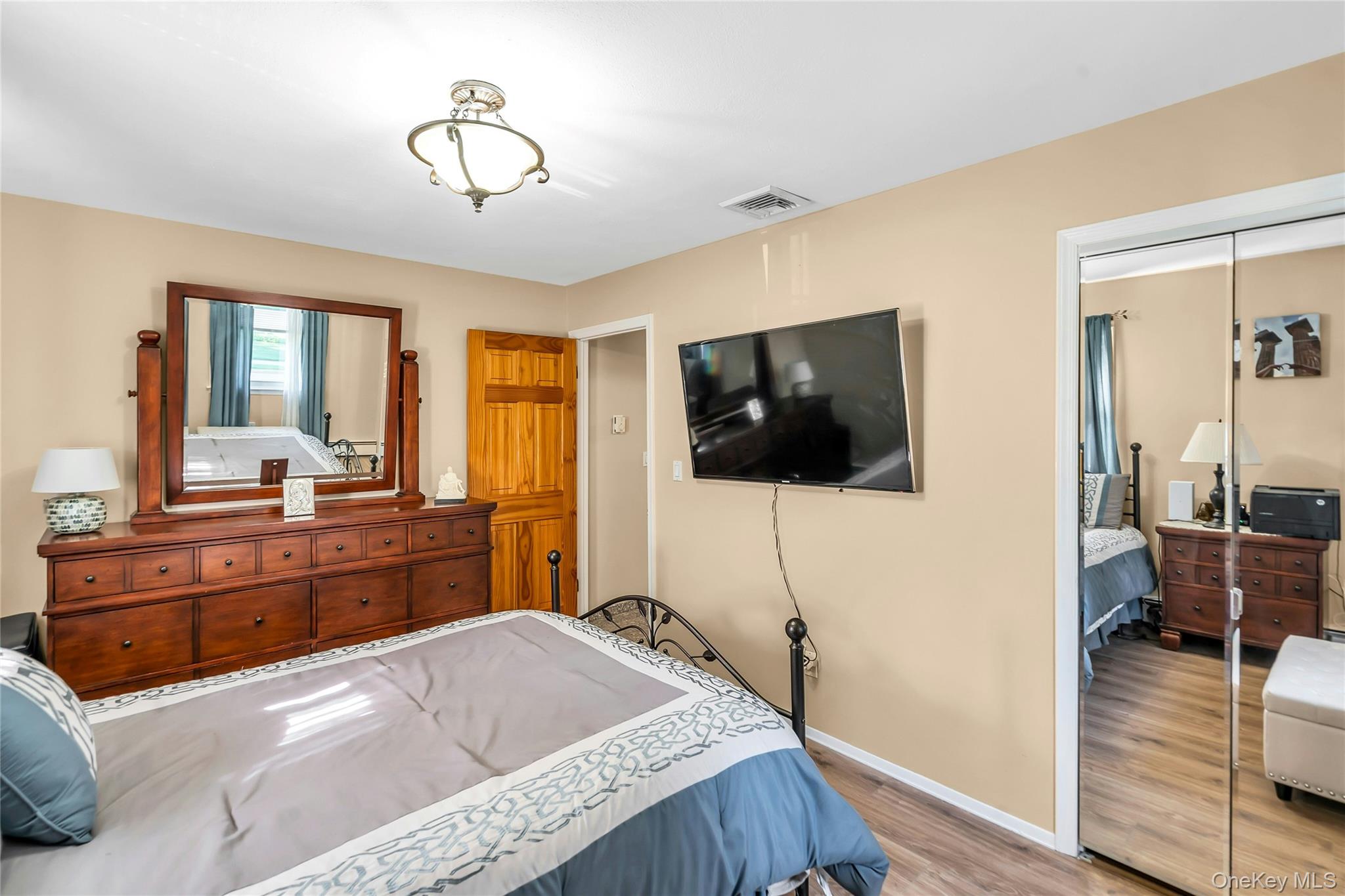 105 Convent Road Syosset, NY 11791 - Photo 14 of 28