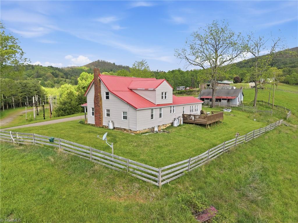 4793 Cheek Mountain Road Laurel Springs, NC 28644 - Photo 10 of 42