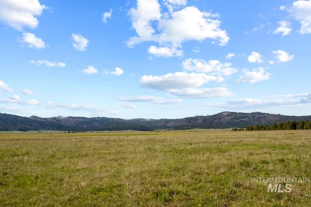 $400,000 | Sixty Sixty Lane, Cascade, ID 83611