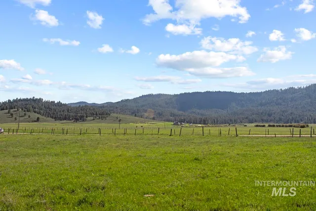 $400,000 | Sixty Sixty Lane, Cascade, ID 83611