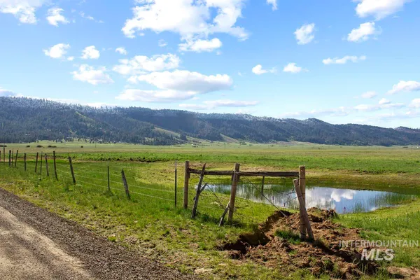 $400,000 | Sixty Sixty Lane, Cascade, ID 83611