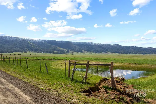 $400,000 | Sixty Sixty Lane, Cascade, ID 83611