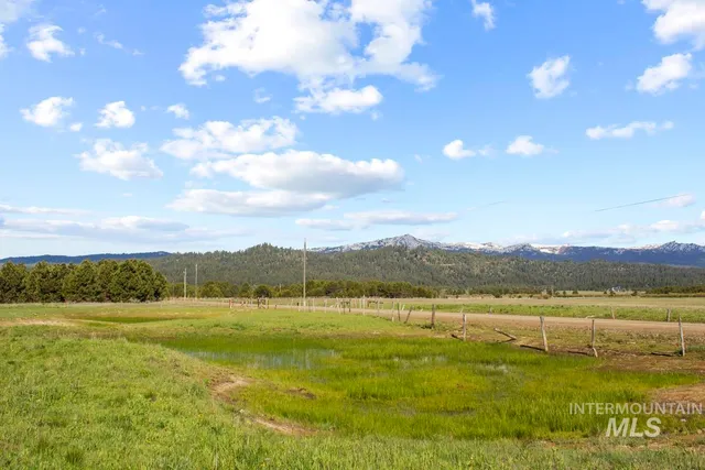 $400,000 | Sixty Sixty Lane, Cascade, ID 83611