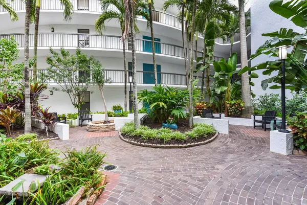 $299,500 | 1357 Northeast Ocean Boulevard, Unit 317, Jensen Beach, FL 34957