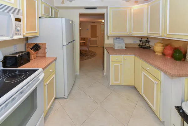 $299,500 | 1357 Northeast Ocean Boulevard, Unit 317, Jensen Beach, FL 34957