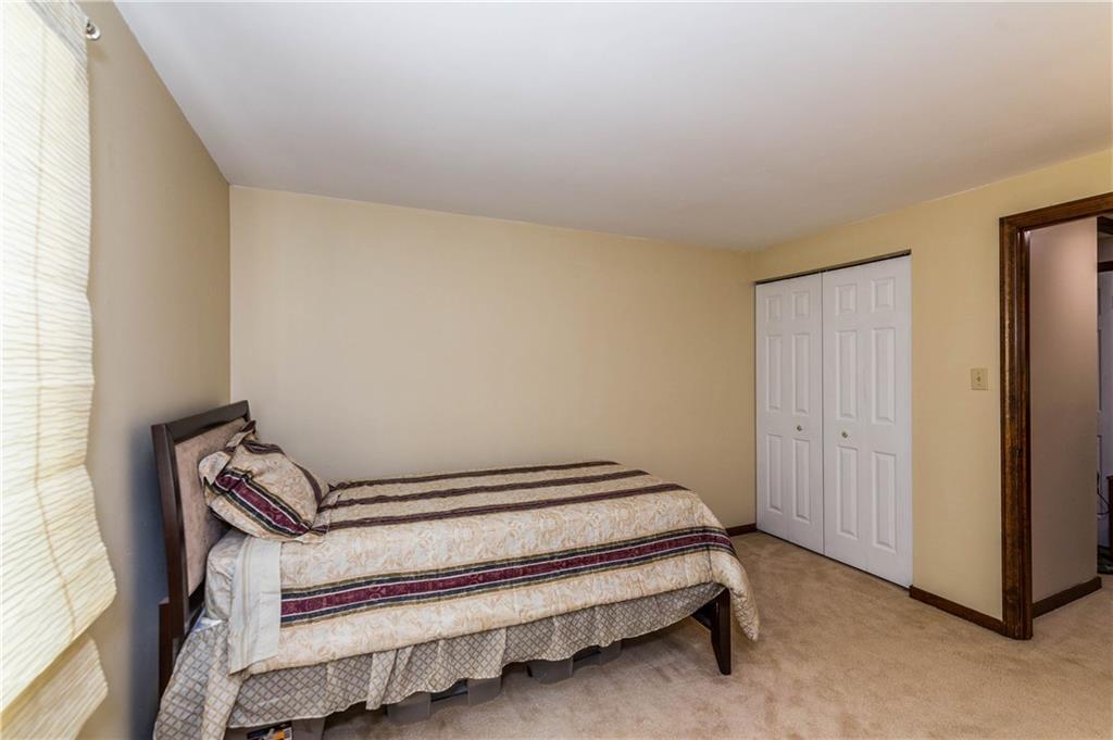 230 Ridgeview Drive Wexford, PA 15090 - Photo 19 of 25 4th Bedroom with Double Door closets and Roman Shades Window Treatments.. Nice Neutral colored paint as well.