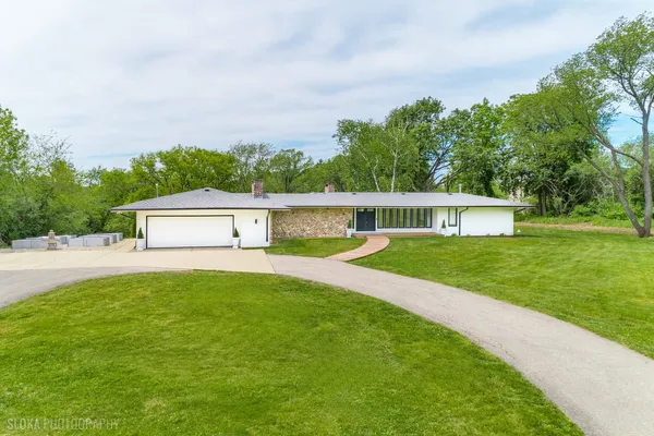 $1,495,000 | 312 Ridge Road, Barrington Hills, IL 60010
