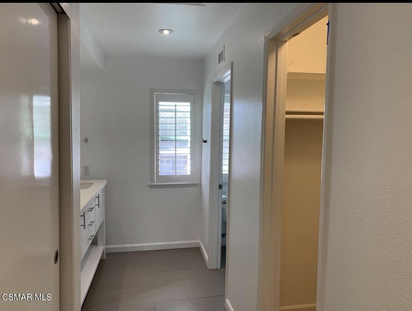 924 Thistlegate Road Oak Park, CA 91377 - Photo 14 of 20 a view of hallway with windows