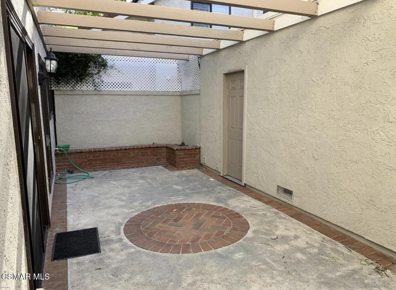 924 Thistlegate Road Oak Park, CA 91377 - Photo 18 of 20 a view of a garage