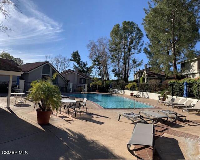 924 Thistlegate Road Oak Park, CA 91377 - Photo 20 of 20 a view of a backyard with sitting area