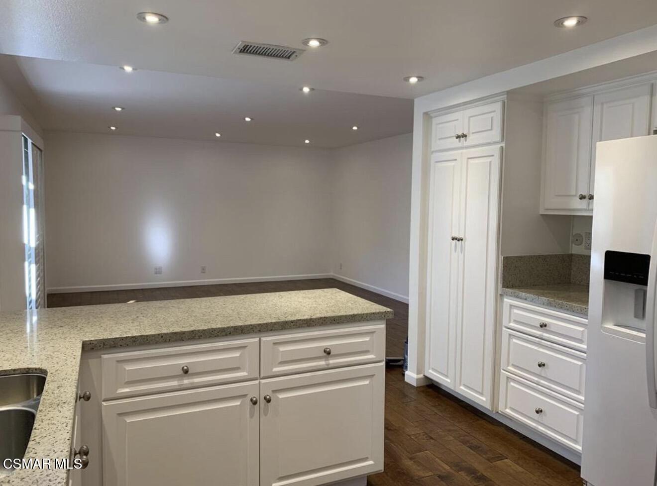 924 Thistlegate Road Oak Park, CA 91377 - Photo 6 of 20 a stove top oven sitting inside of a kitchen