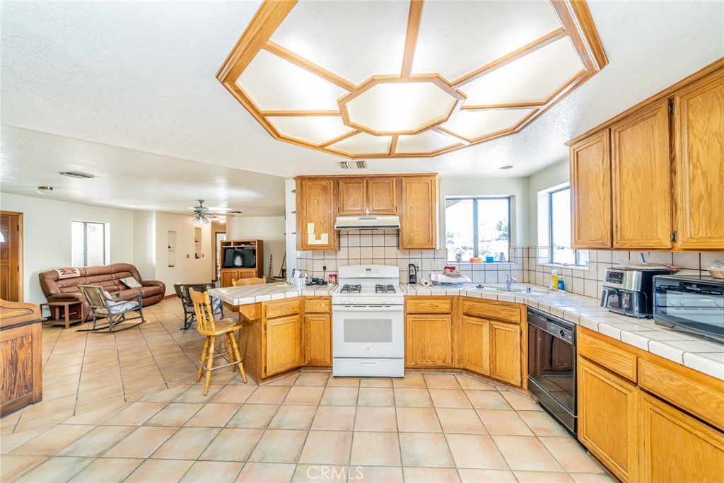 5131 Cygnet Road, Unit AB Phelan, CA 92371 - Photo 13 of 74