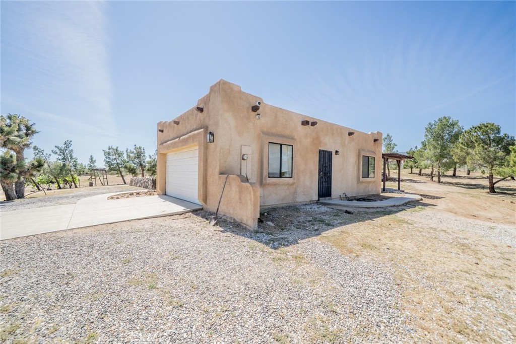 5131 Cygnet Road, Unit AB Phelan, CA 92371 - Photo 5 of 74