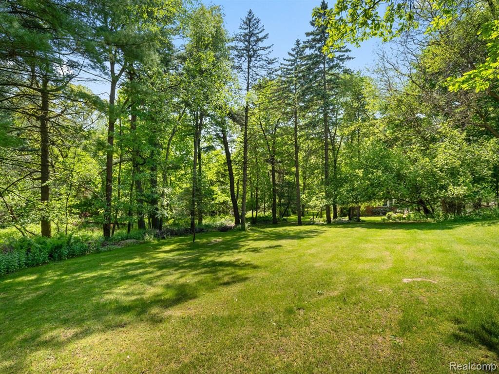 1331 Avon Circle West Rochester Hills, MI 48309 - Photo 2 of 54