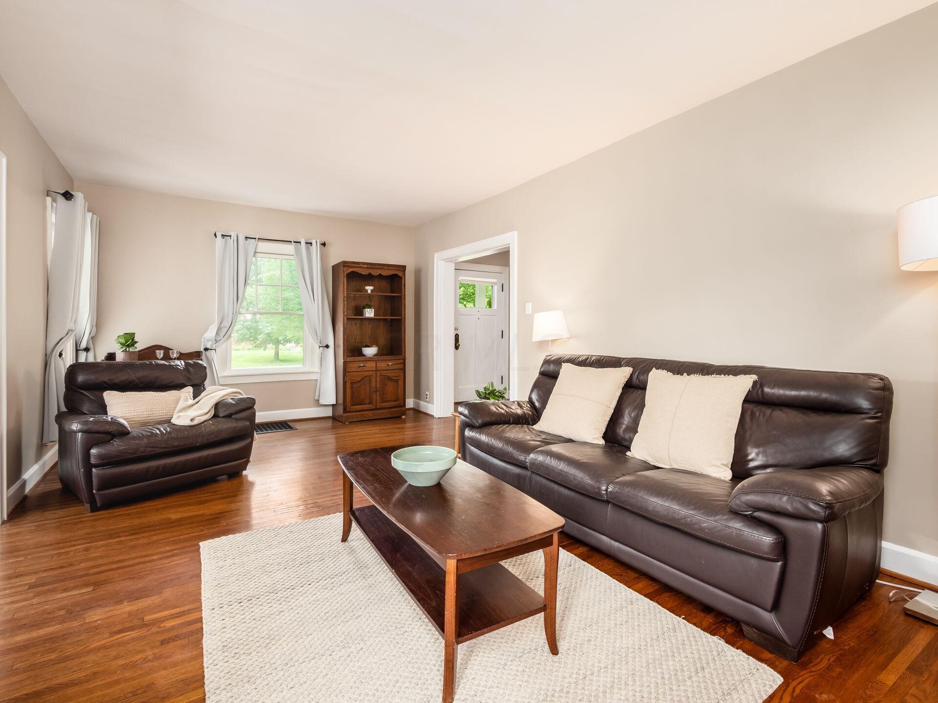 240 North Ardmore Road Bexley, OH 43209 - Photo 10 of 72 Living Room