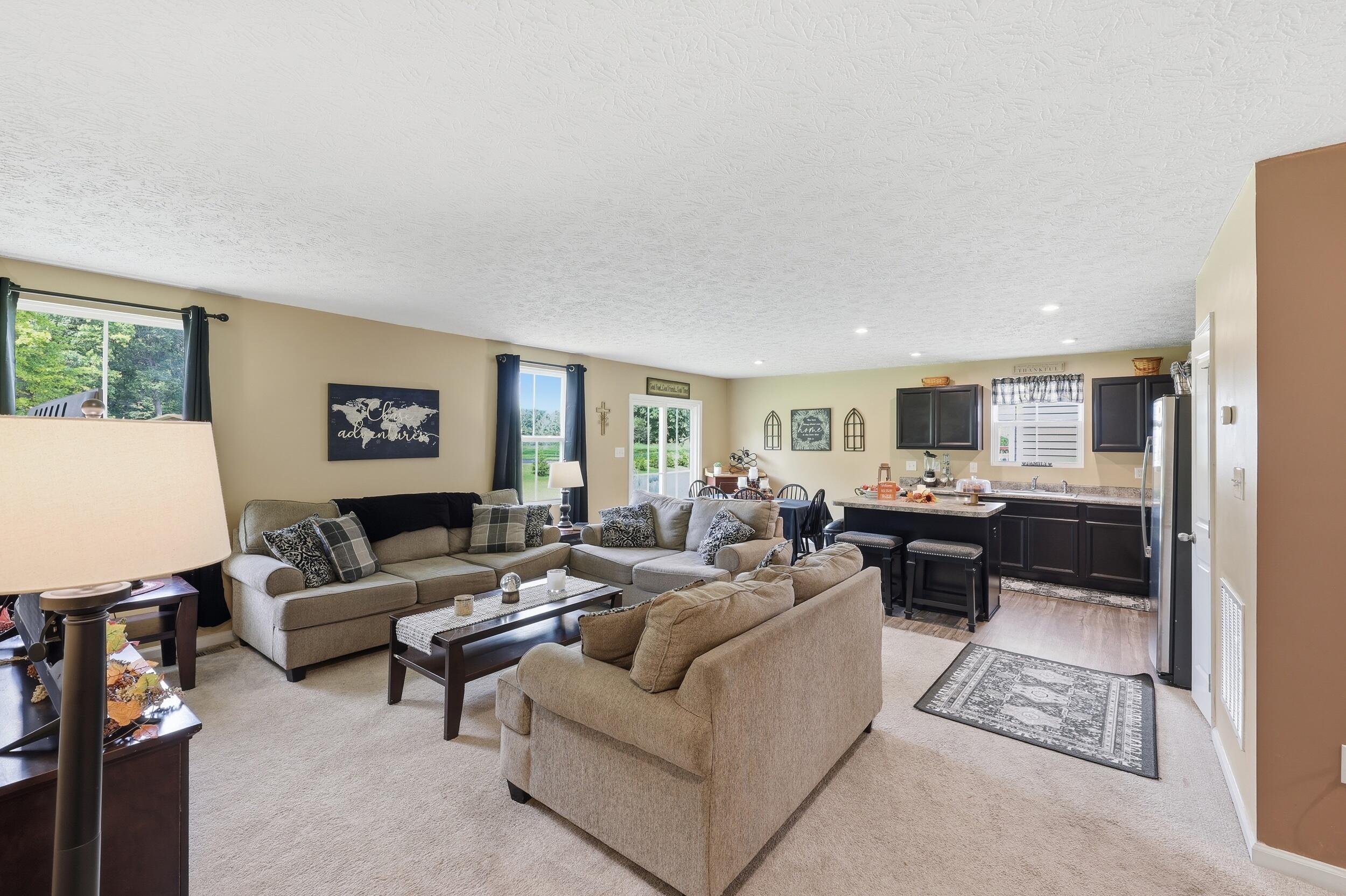 215 South Tuttle Road Springfield, OH 45505 - Photo 4 of 19 072A3002