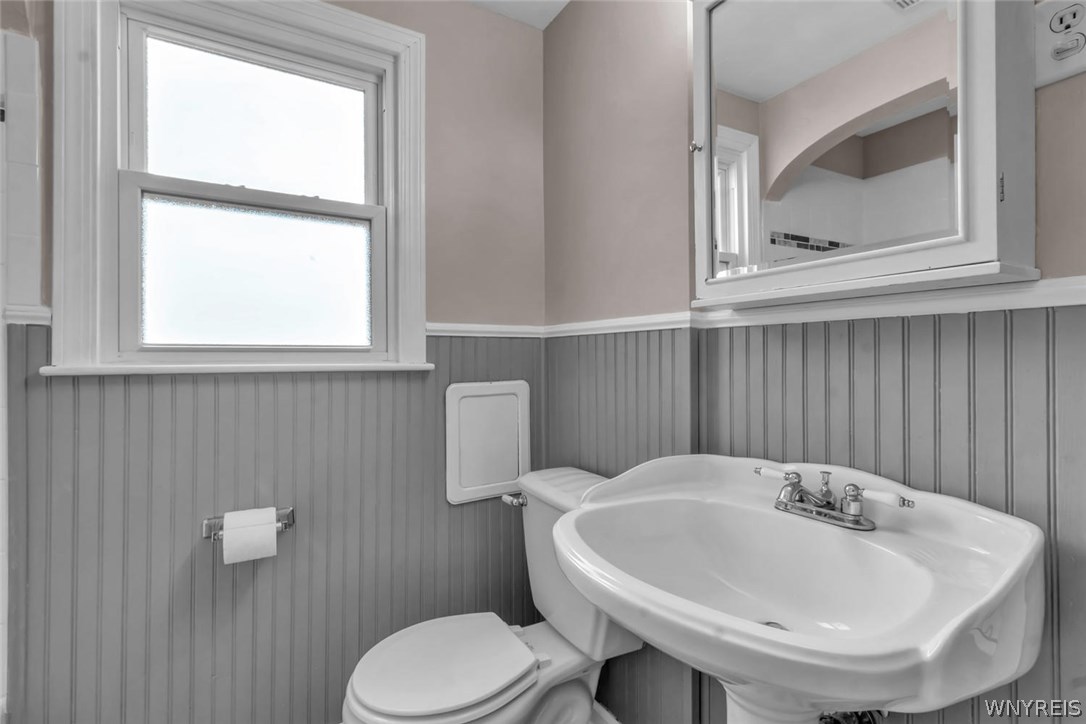 678 Mapleview Road Cheektowaga, NY 14225 - Photo 25 of 27