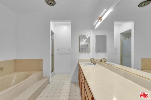$899,000 | 10465 Eastborne Avenue, Unit 206, Los Angeles, CA 90024