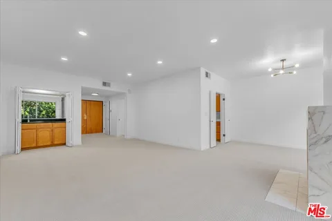 $899,000 | 10465 Eastborne Avenue, Unit 206, Los Angeles, CA 90024